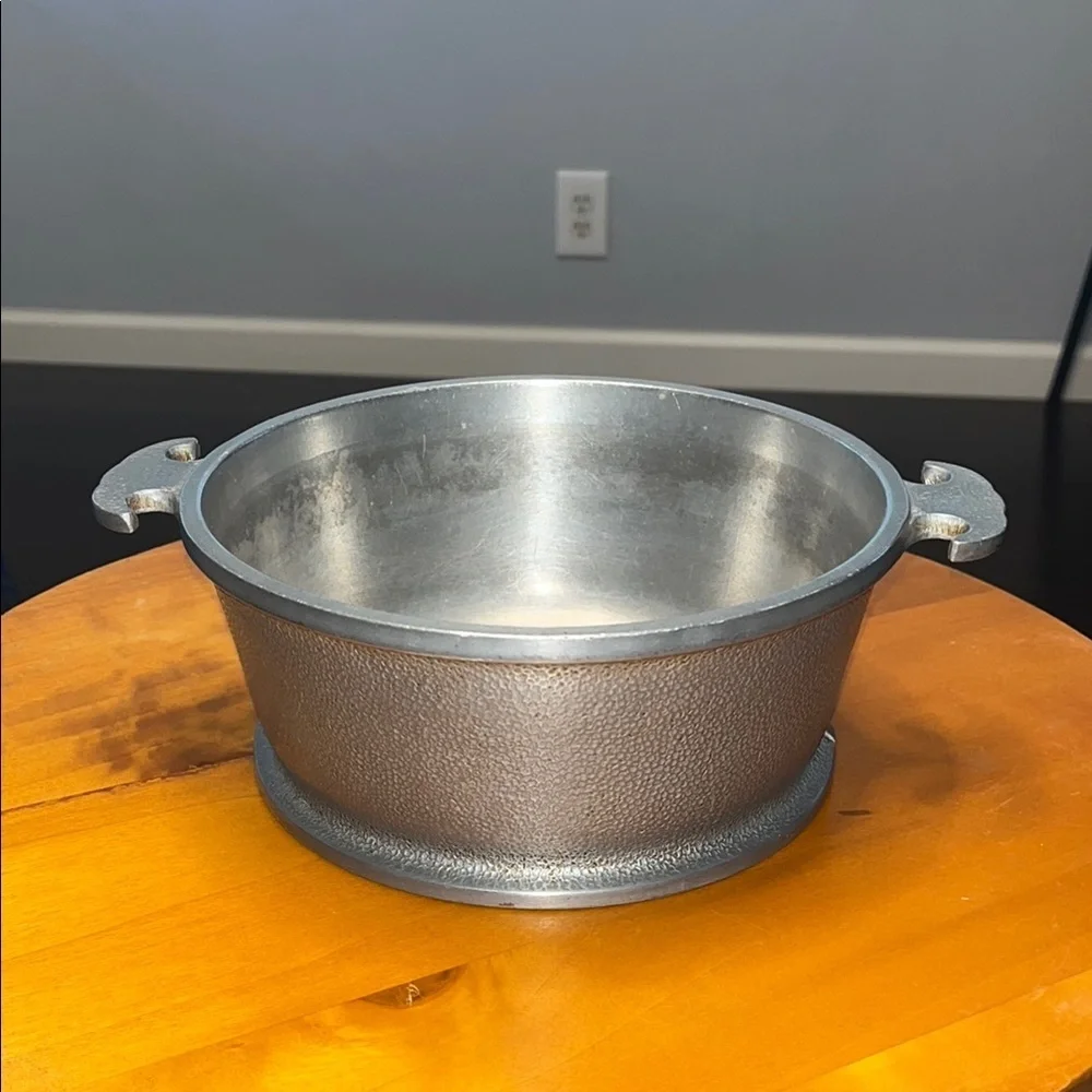 Guardian Service Premium Silver Cast Iron Pot